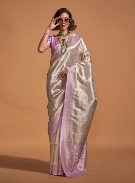 Lavender Handwovan Kanjivaram Silk Saree With Blouse Piece