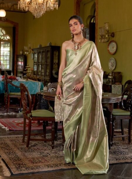 Green Kanjivaram Handloom Weaving Silk Saree With Blouse Piece
