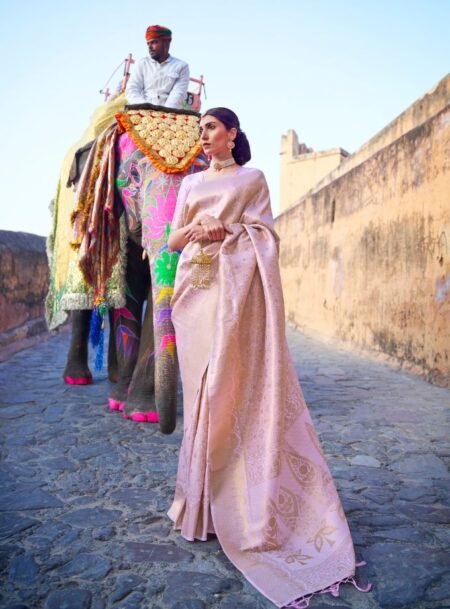 Light Purple Kanjivaram Handloom Weaving Silk Saree With Blouse Piece