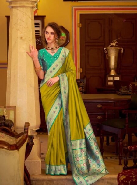 Green Soft Silk Handloom Weaving Saree With Blouse Piece
